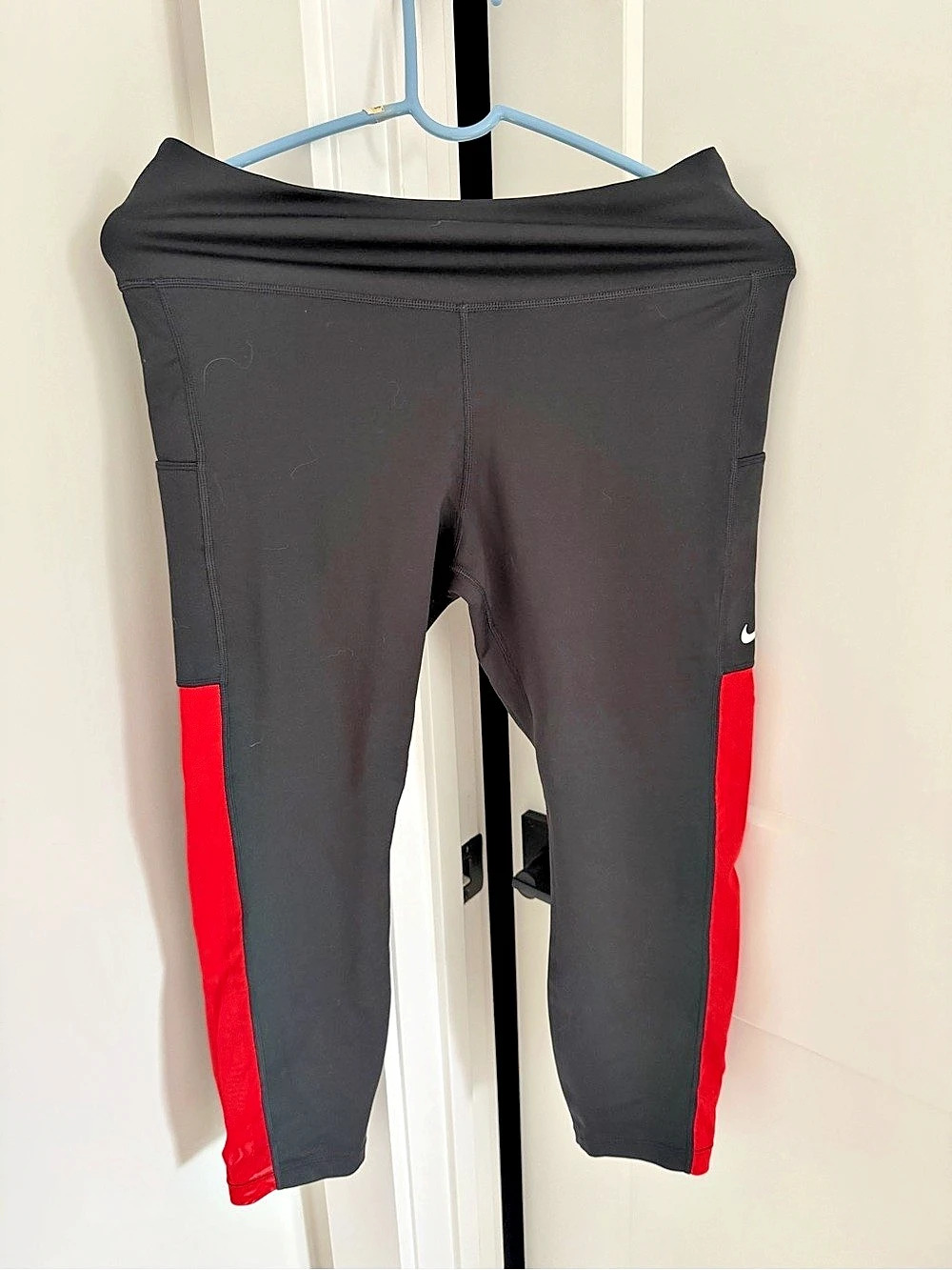 Nike Epic Fast Pocket Running Leggings Black & Red Size L. NEVER WORN